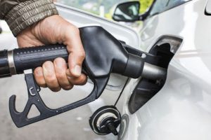 Чим відіпрати солярку: ефективні способи для одягу та речей