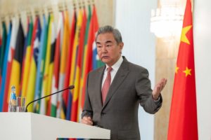 Ван Ї закликав відновити діалог заради миру