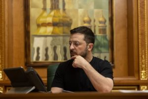 Зеленський веде розмову зі Стуббом і Стере після їхніх переговорів з Путіним